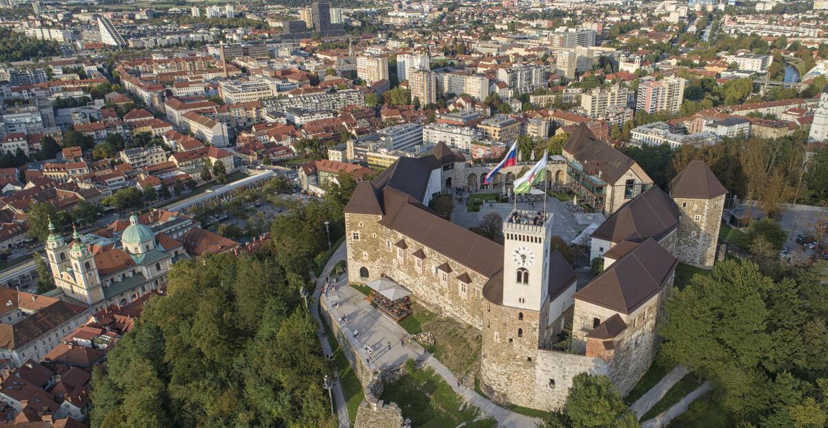 Ljubljanski grad z dronom september 2019 hi res foto arhiv LG 4