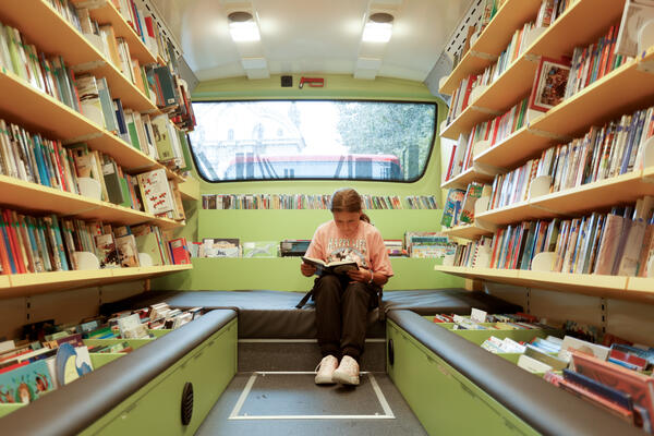 the mobile bus, picture with a girl reading a book inside it