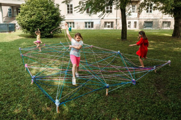 Otroci se igrajo. Foto: Pionirski dom 