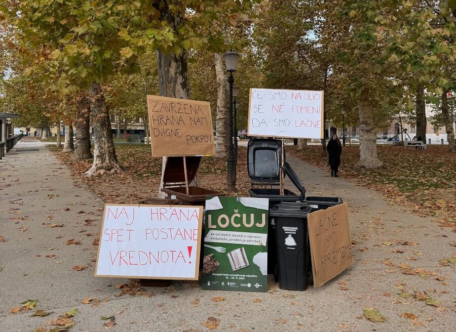 Protest zabojnikov na Prešernovem trgu. Foto: arhiv MOL